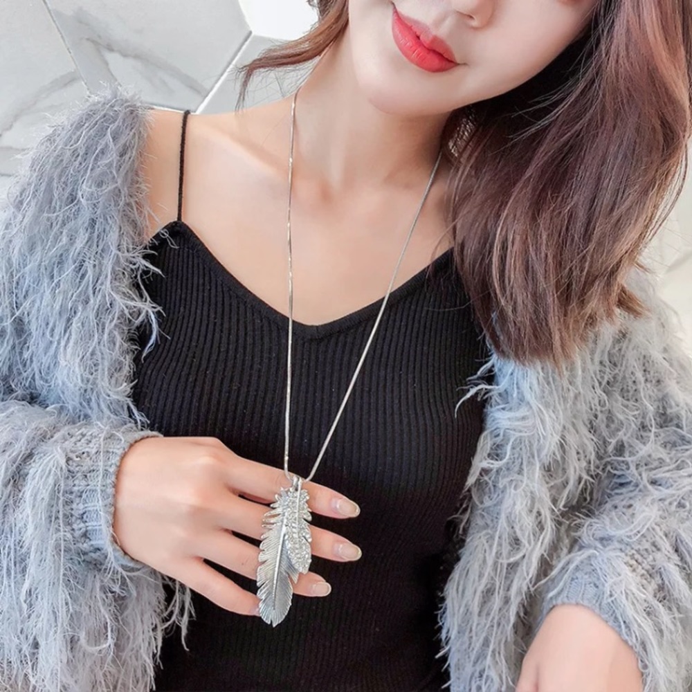 🌟 Silver Long Feather 🪶 Necklace - Picture 7 of 7